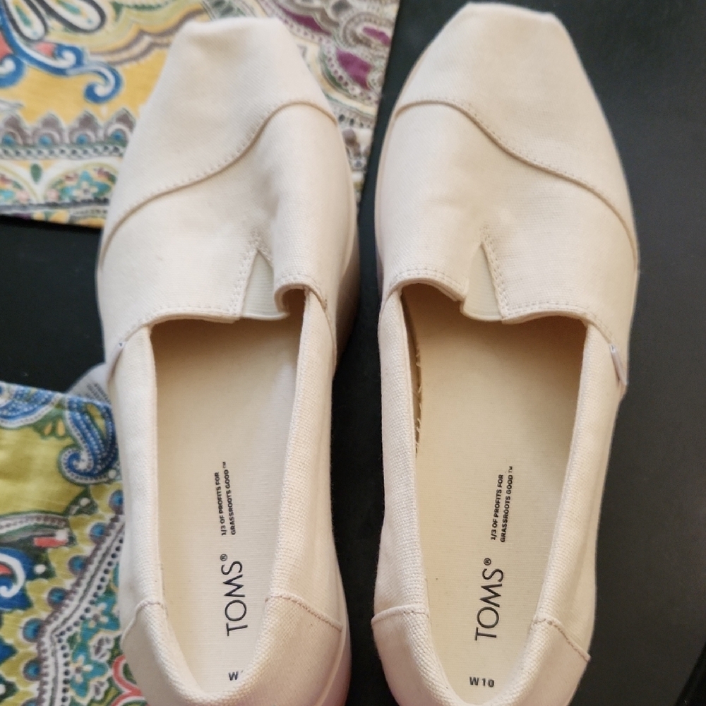 Toms Cream Canvas Wedge Versatile Loafers